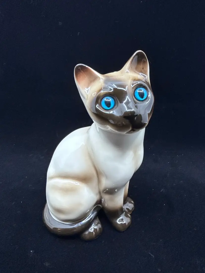 Vintage Enesco Ceramic Brown Tan Siamese Cat Figurine With Blue Glass Eyes 7”