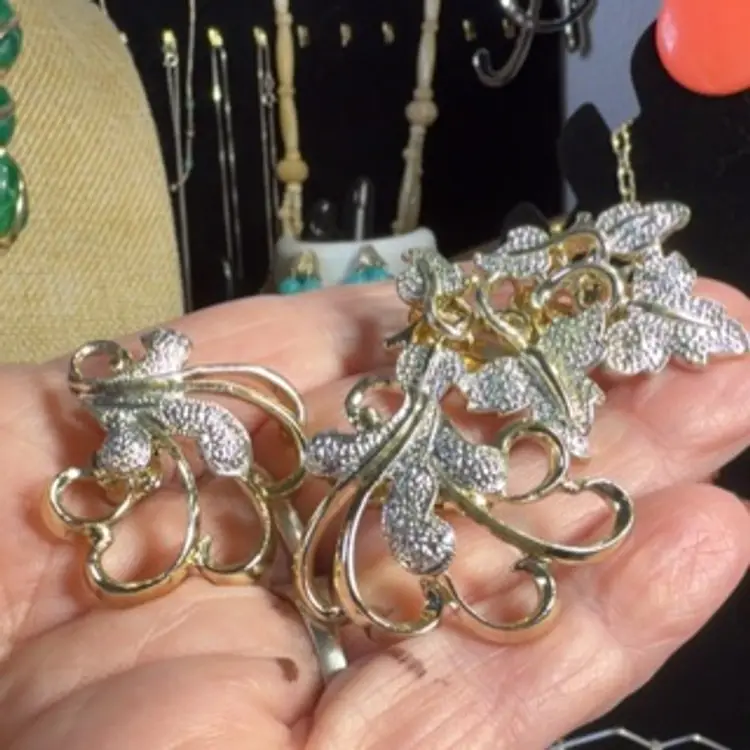 2 Pair Vintage Sara Coventry Gold & Silver Tone Clip On Earrings