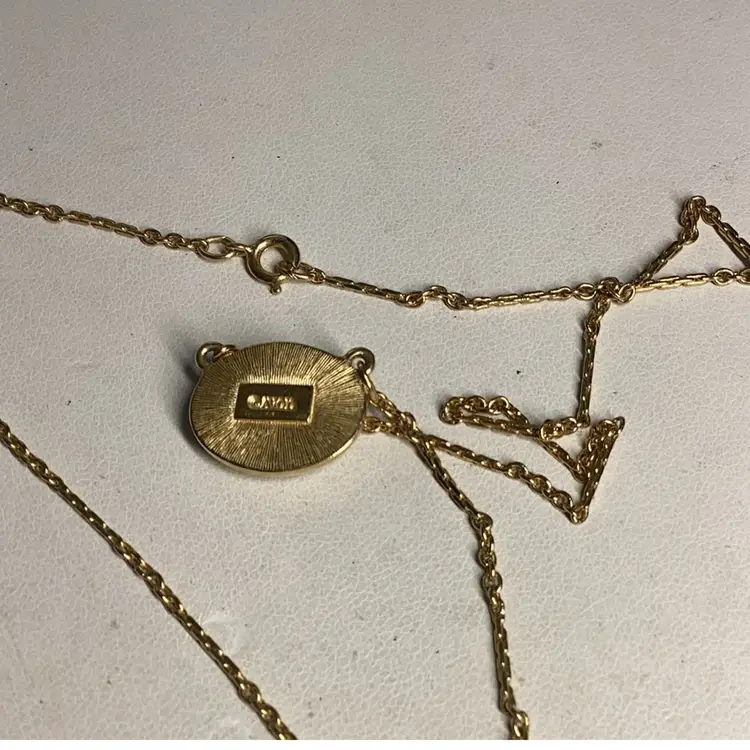 Snow Fantasy Necklace 18” - Avon 1980