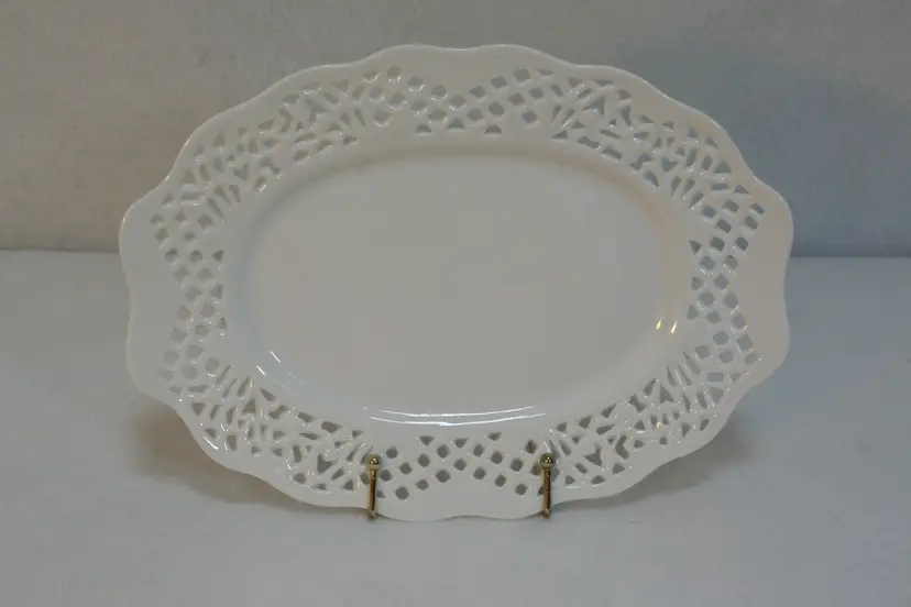 VTG Two's Company White Pierced Reticulated Oval Filigree Lacy 10.5 x 8" Platter