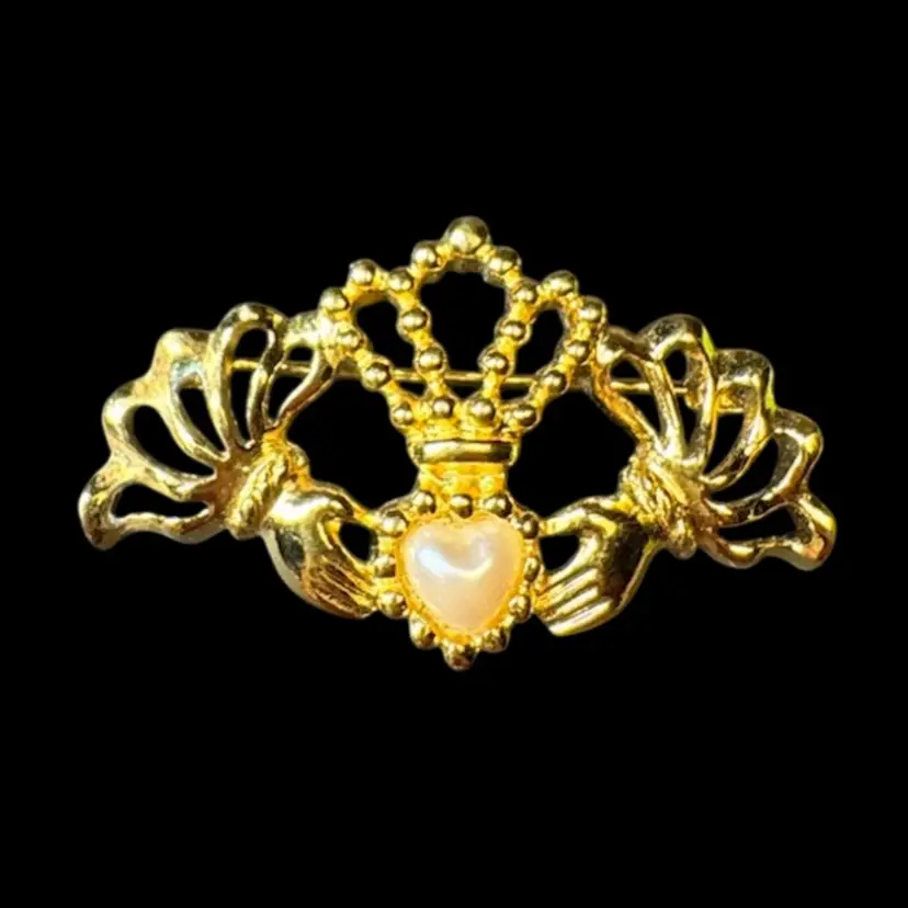 Avon Signed Vintage Irish Claddagh Gold Tone Hands Heart Crown Brooch Pin 2”