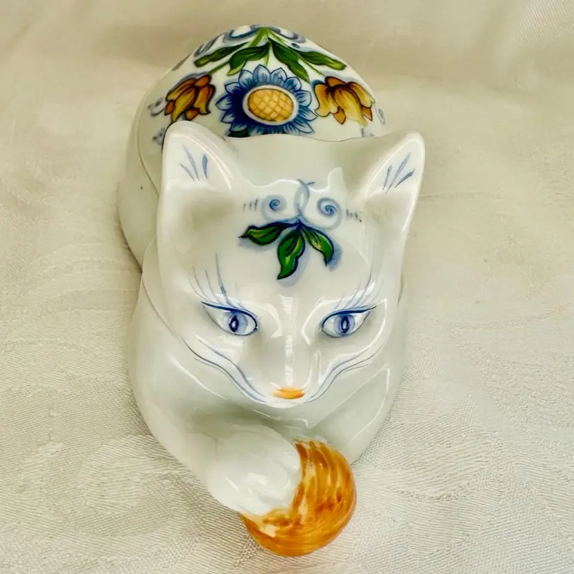 6” Roma Al Fresco Blue Yellow Floral Sprays Elizabeth Arden Cat Trinket Box Japan