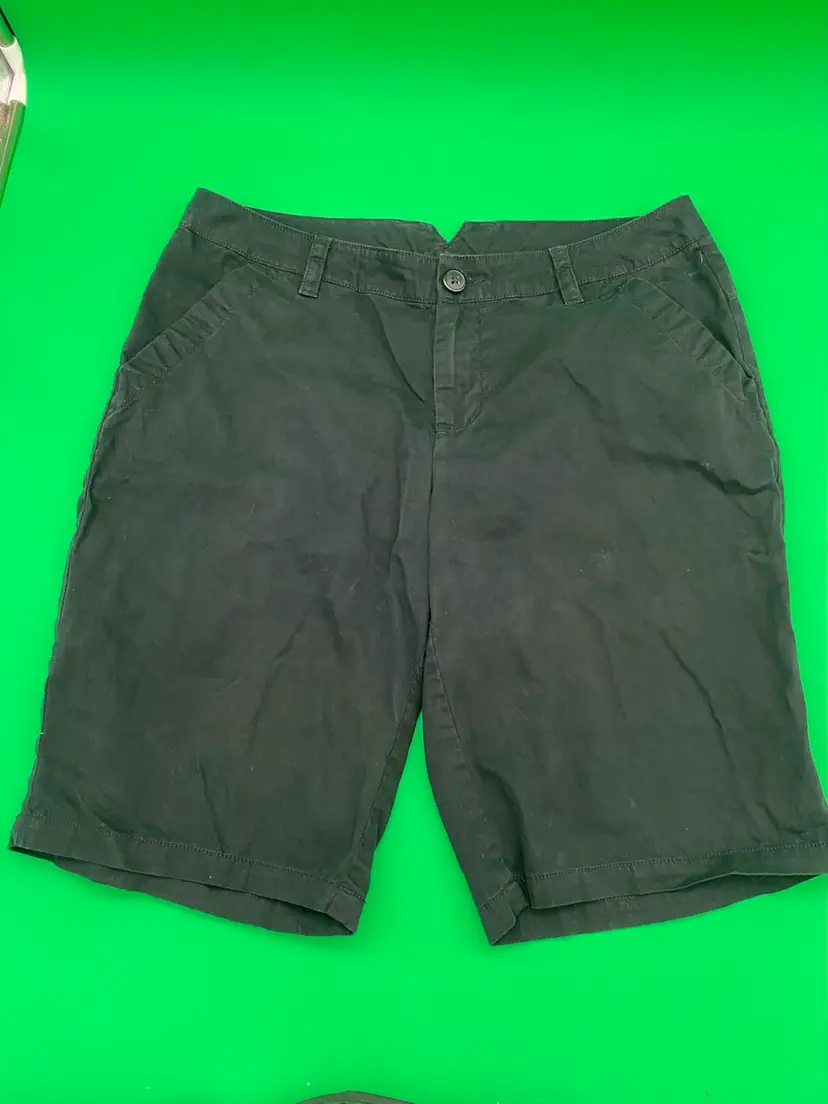 Columbia Women's Size 10 Black Chino Shorts