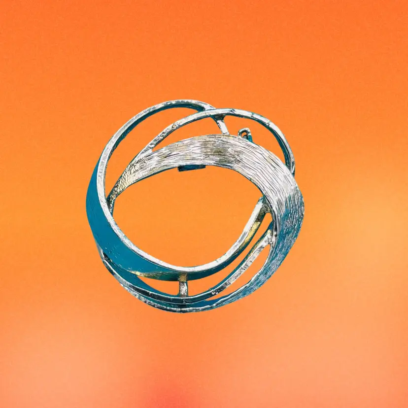 Vintage Silver-Tone Modernist Swirl Brooch – Retro Abstract Pin