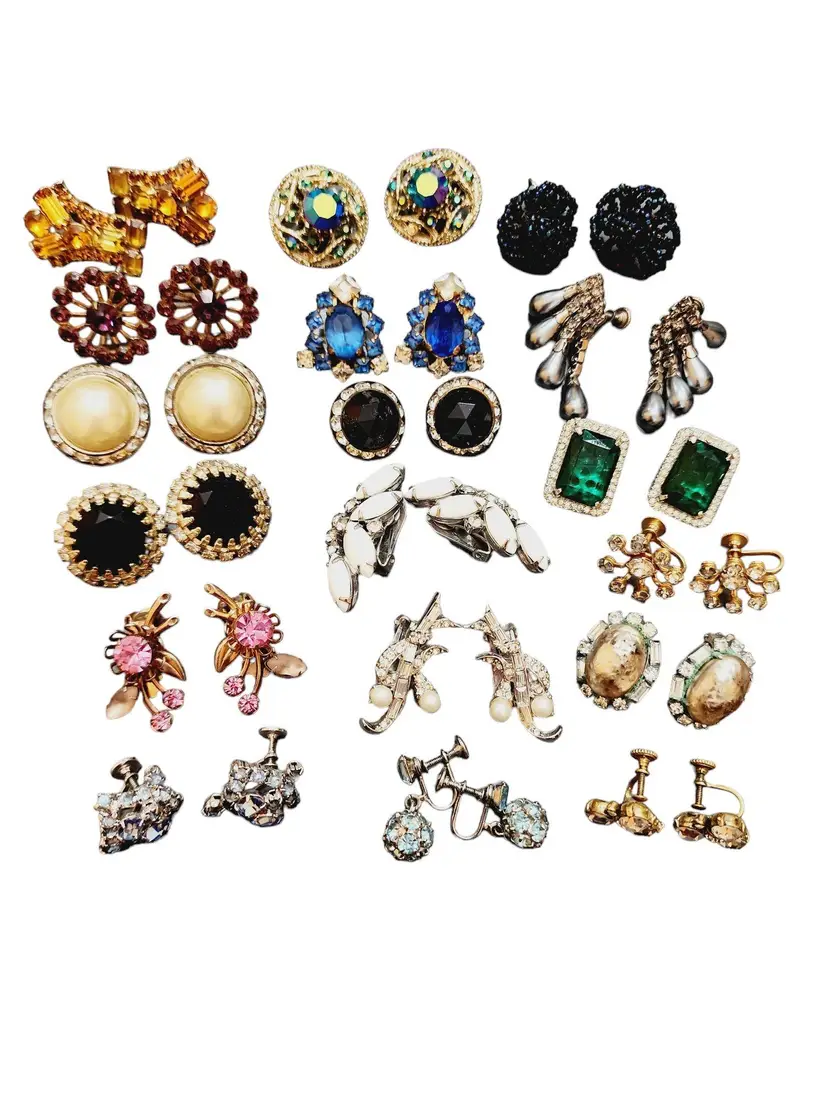 18 Vintage Pairs of Earrings (A4347)