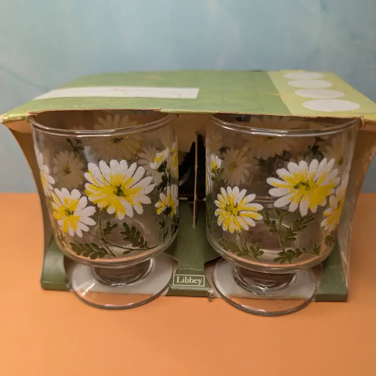 NOS Libbey Daisy Pattern Set Of 4 6.5 Oz Cocktail/Wine Stemmed Glasses