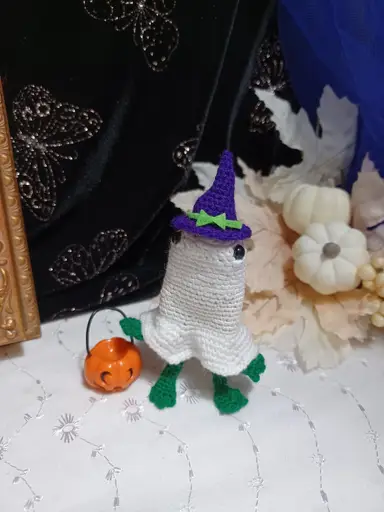ππHalloween goodies and $2~SB on jewerlyΒ°β’β