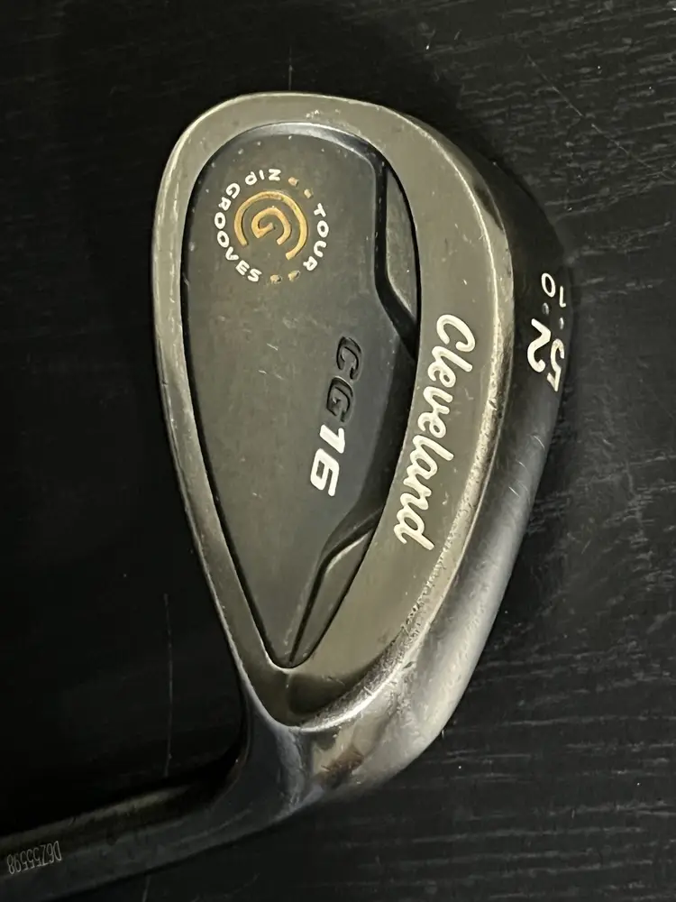 Cleveland CG16 RH 52 Deg 10 Bounce Gap Wedge Golf Pride Tour Velvet 360