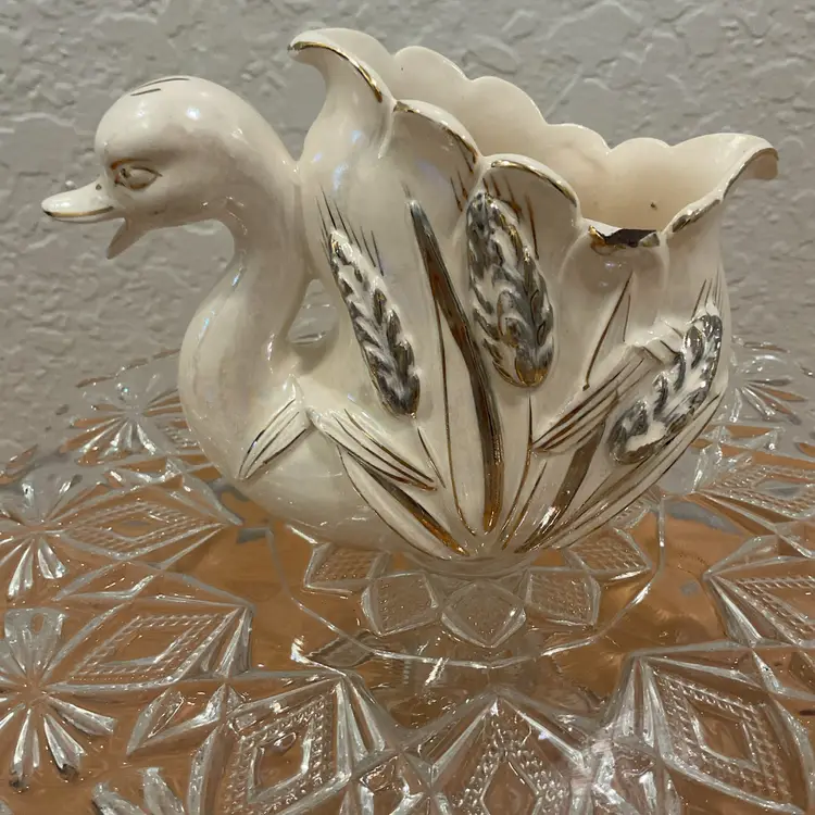 Set Of Swan & Basket Glossy Finish Planters