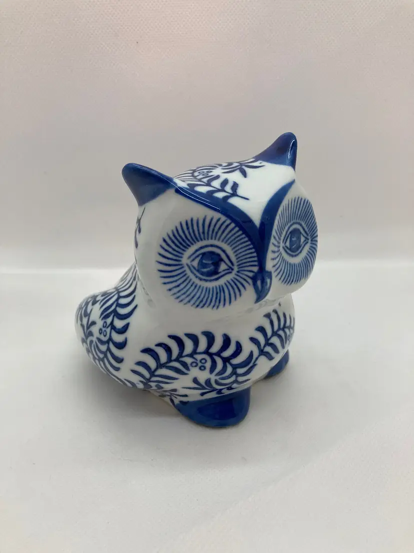 Chinoiserie blue and white Fern Leaf Style, Porcelain Owl Figurine