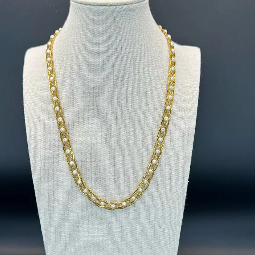 A019 - Avon SP Faux Pearl Braided Necklace
