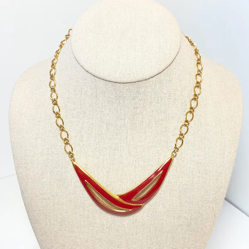 Vintage Retro Monet Signed Open Curve Red Enamel Gold Tone Chain Choker Necklace