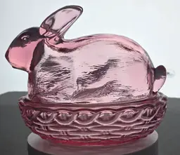L.E Smith Glass pink covered bunny dish