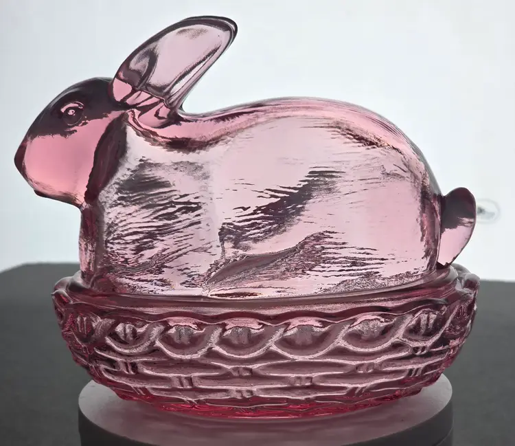 L.E Smith Glass pink covered bunny dish