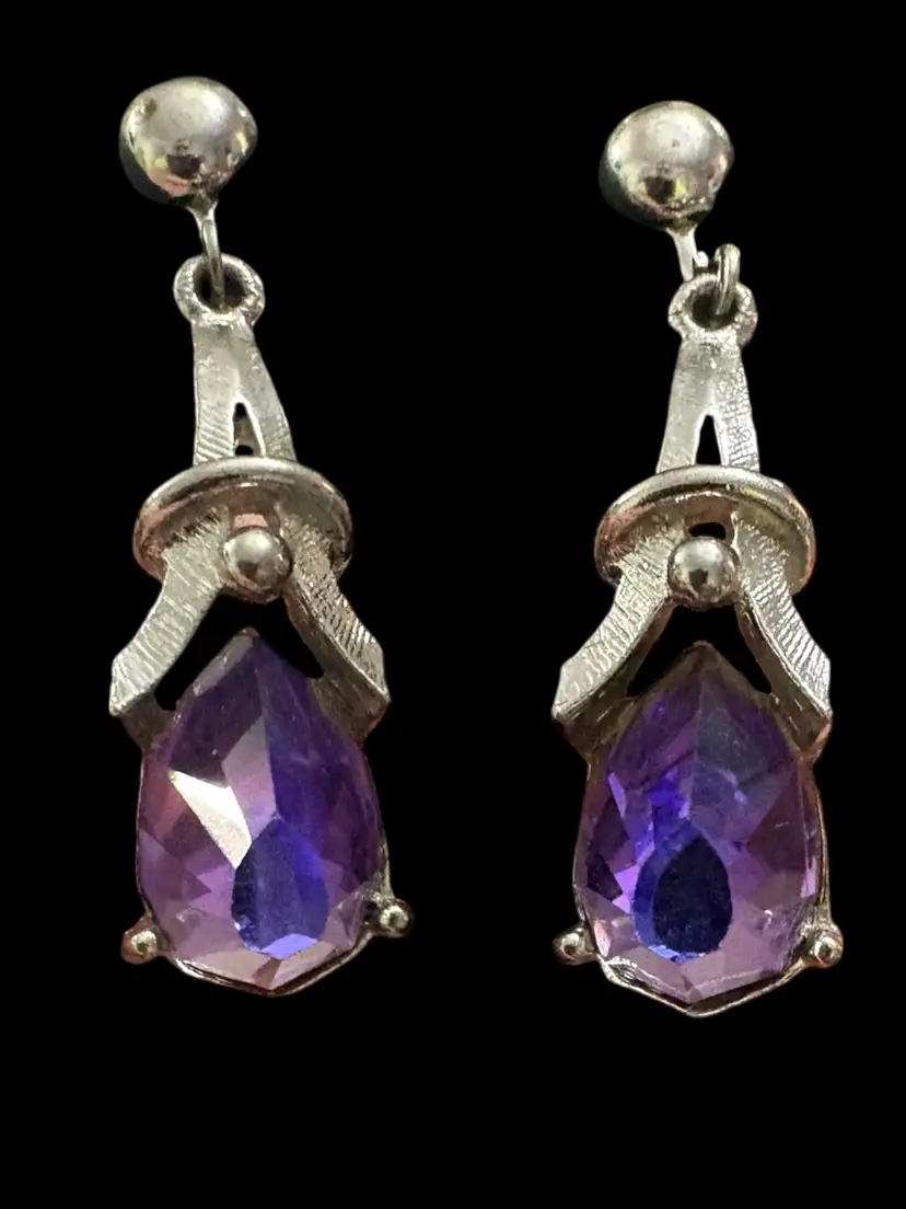 46. Vintage Sarah Coventry Purple Heliotrope Glass Clip-ons