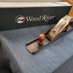 Wood River Jointer #7. Has the Rob Cosman adjust star depth adjustment knob and frog screws. All original parts included as well as the original box. Small scratch on front knob, otherwise it's good as new.