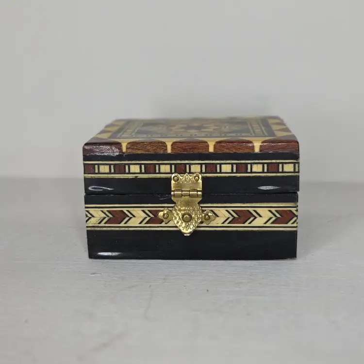 Vintage Taracea Marquetry Hinged Keepsake / Jewelry / Trinket Box