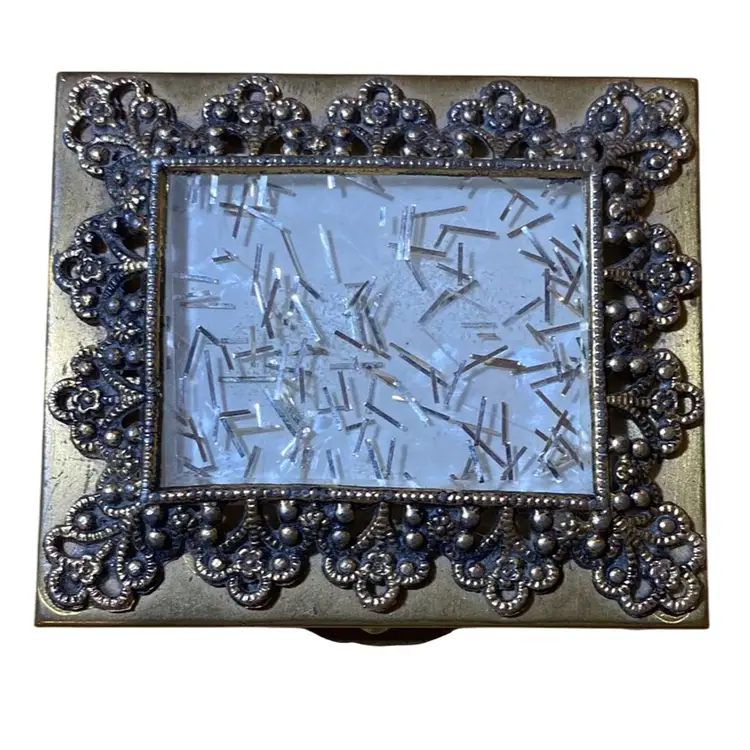 Beautiful Confetti And Gold Tone Vintage Compact