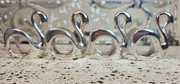 Beautiful Set of 4 Silver Tone Metal Swan Napkin Rings
