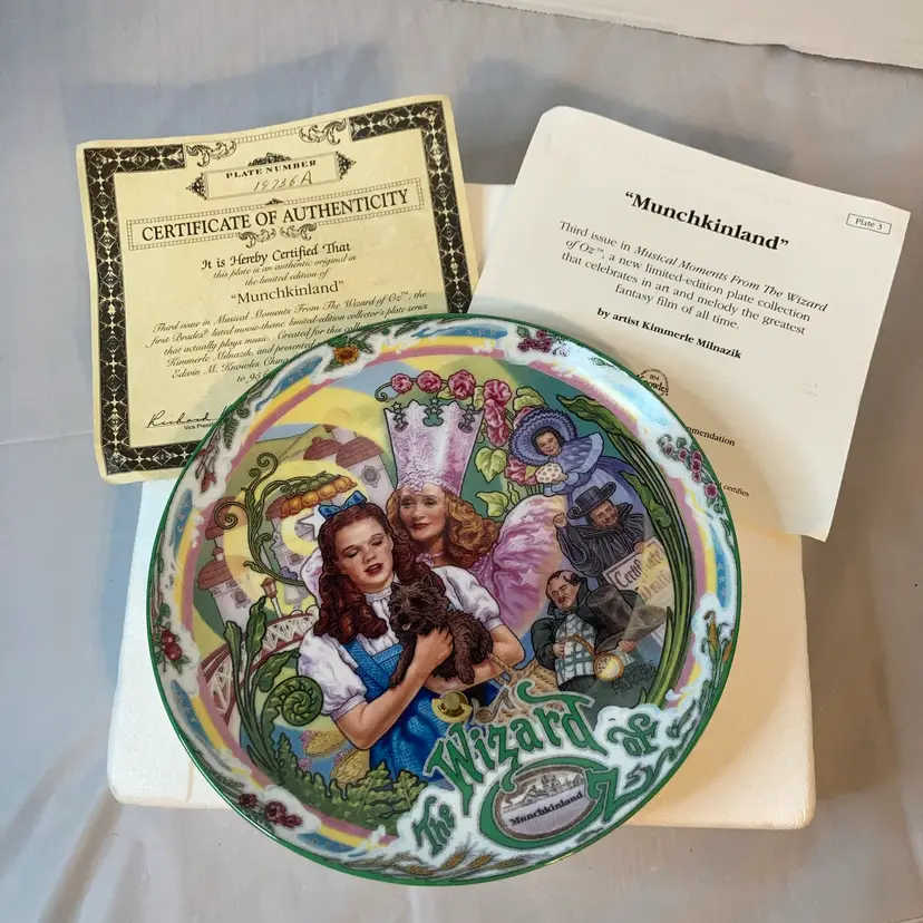1993 Knowles The Wizard Of OZ “Munchkinland” Musical Collectors Plate! 7 1/2”! Working Music Box!