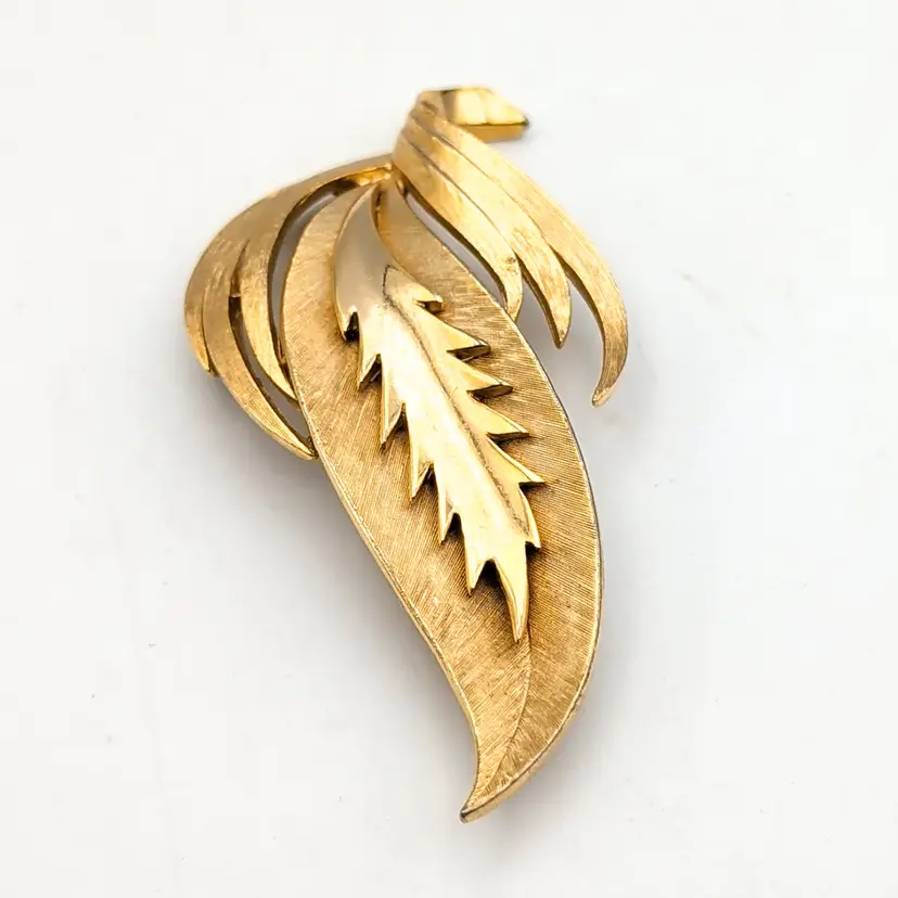Vtg Crown Trifari Gold Tone Brushed And Polished Leaf Brooch Botanical 3"