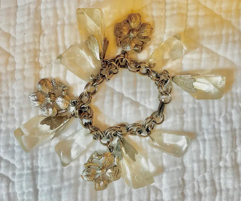 Chunky Vintage Lucite Bracelet 7.5"