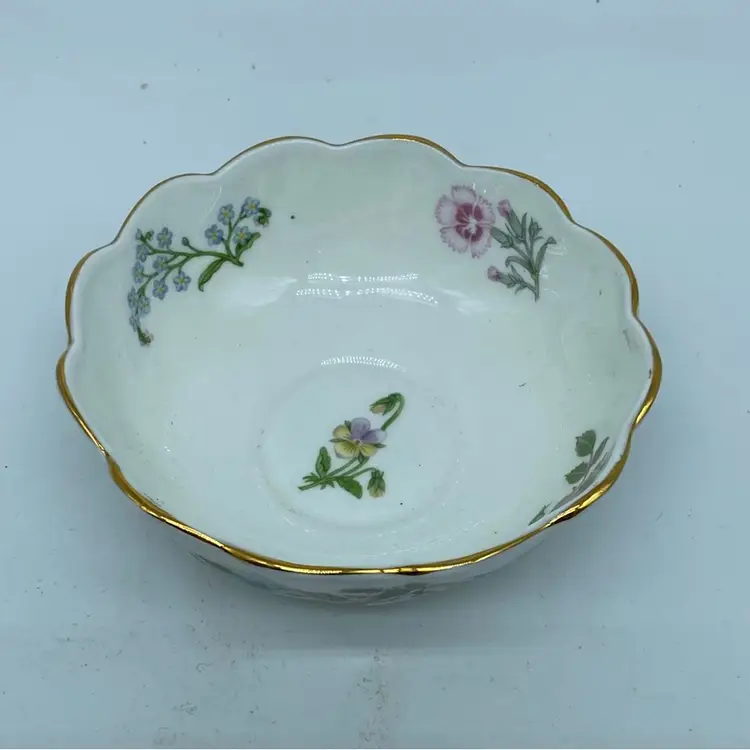 #1557 Aynsley  Fine Bone Bowl wild flowers decor in wild Tudor pattern