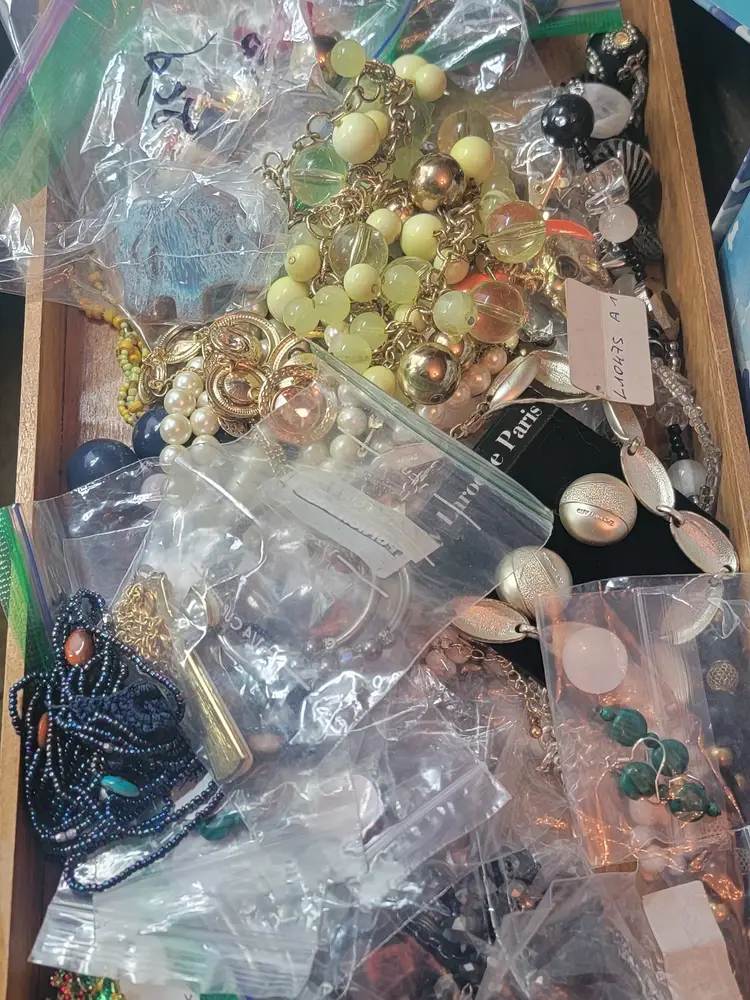 JEWELRY BLING & MORE! $3 Starts