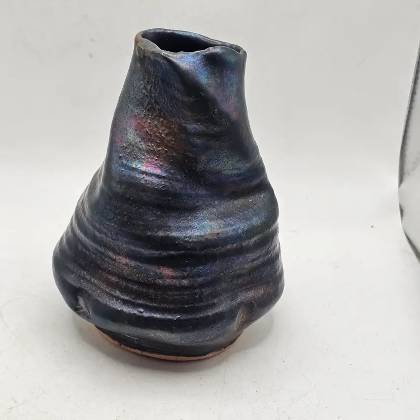 Gayle krause studio Art pottery Irredescent Vase 5" Signed