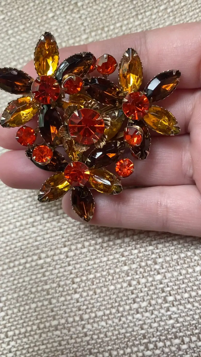 Judy Lee Vintage brooch