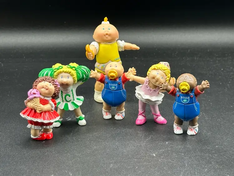 Vintage 1984 Cabbage Patch Kids Posable Premie PVC 3" Figurine Doll & 5 1984 Mini Cabbage Patch Kids