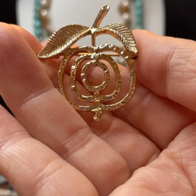 Sarah Coventry Brooch