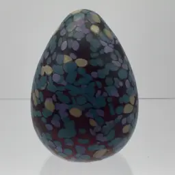 67 Marvin L Thorp Egg Paperweight