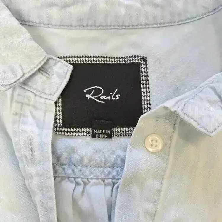 Rails Light Wash Chambray Rolled Cuff Women’s Button Down Top Size Small