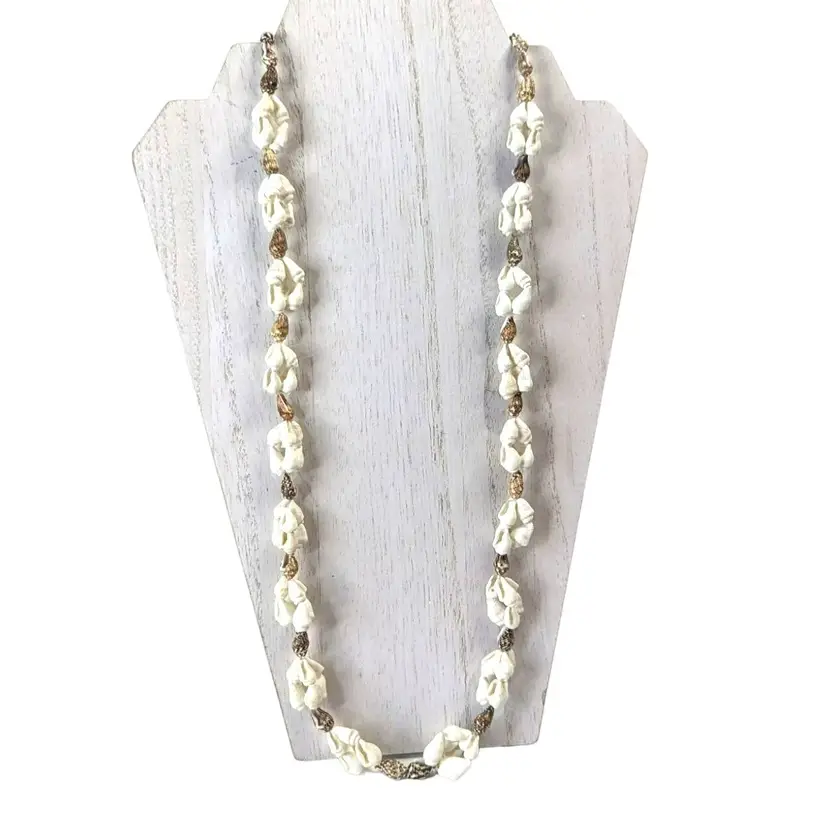 Vintage 80s Conch Seashell Lei Necklace Boho Coastal Nautical Jewelry 36-Inches