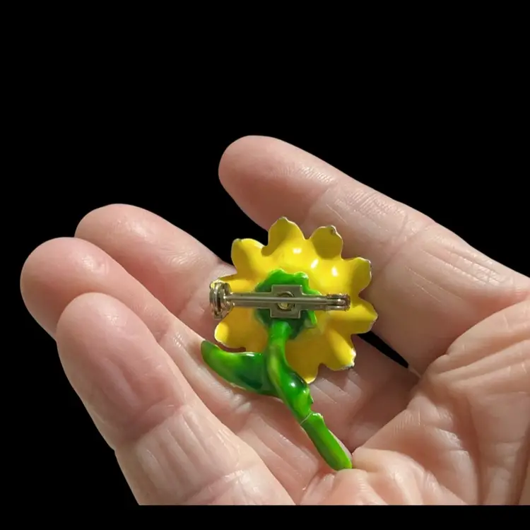 Pretty Vintage Sunflower Brooch.