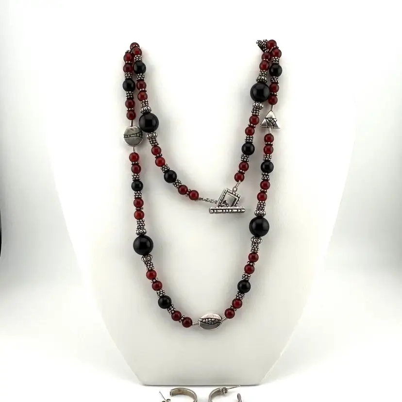 Silver Tone Carnelian And Black Onyx Necklace With Silver Tone Hoop Earrings