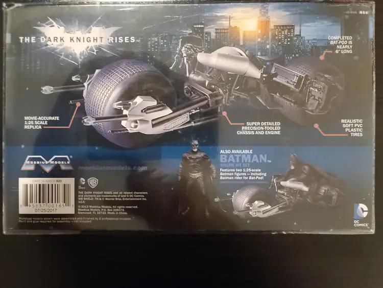 1:25 Bat-Pod Dark Knight  Moebius Models
