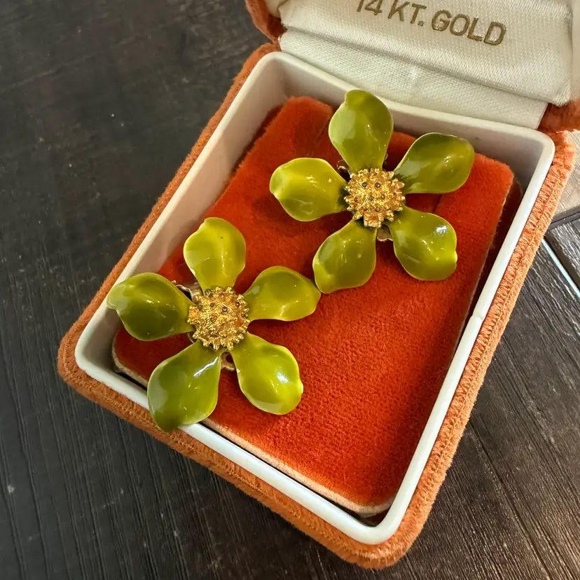 Vintage Green Flower Clip On Earrings