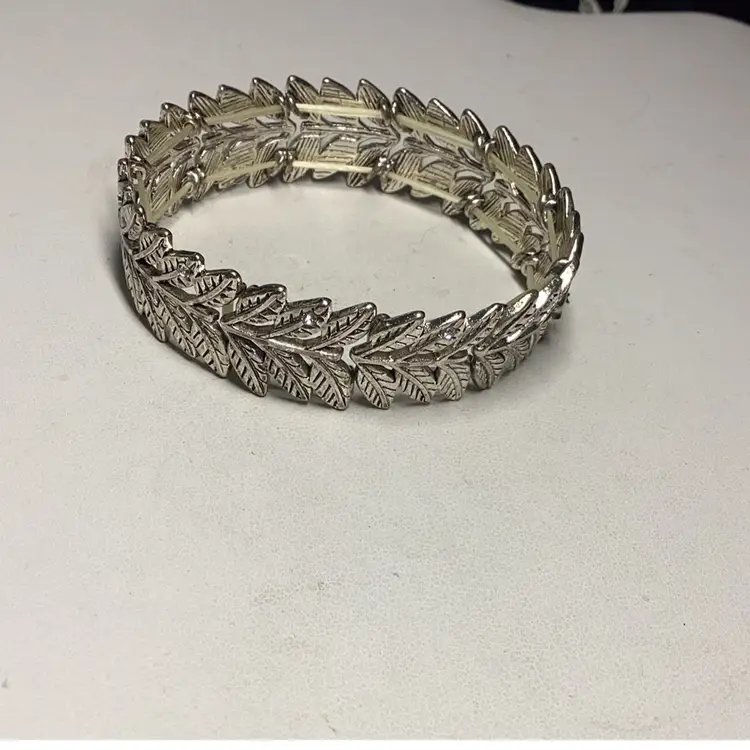 Leaf Silvertone Stretch Bracelet