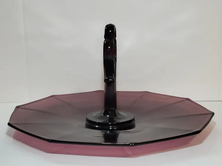 Cambridge Decagon Amethyst Center Handle Candy Tray