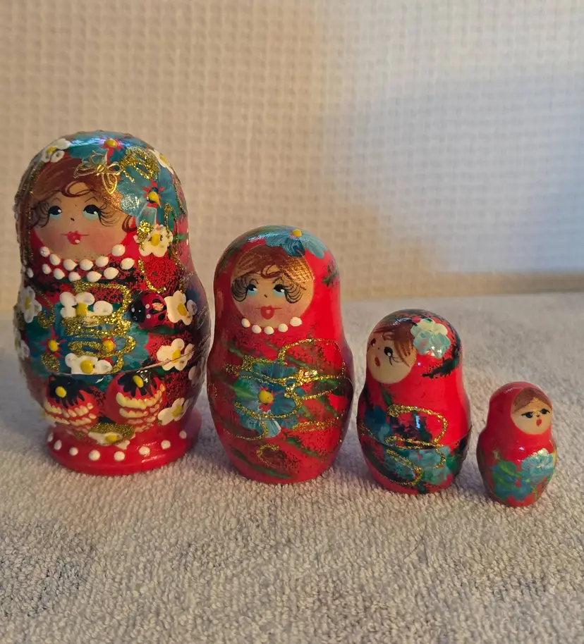 Vintage Russian Matryoshka Nesting Dolls - Set of 4-