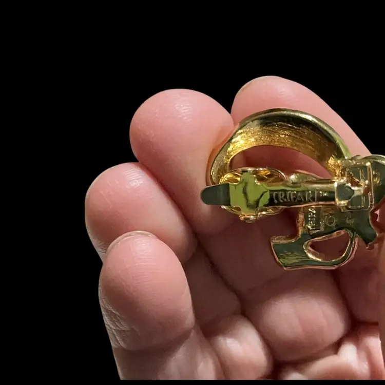 Vintage Goldtone Trifari Clip On Earrings With Pink Enamel & Faux Pearls. Ribbon Design.