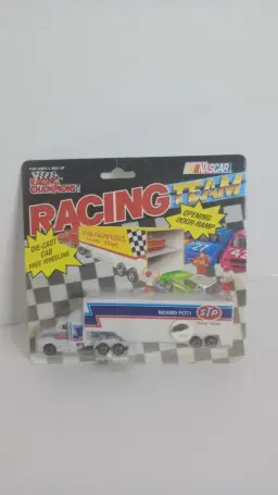 RACING CHAMPIONS RICHARD PETTY RACING TEAM CAR TRANSPORTER MIP