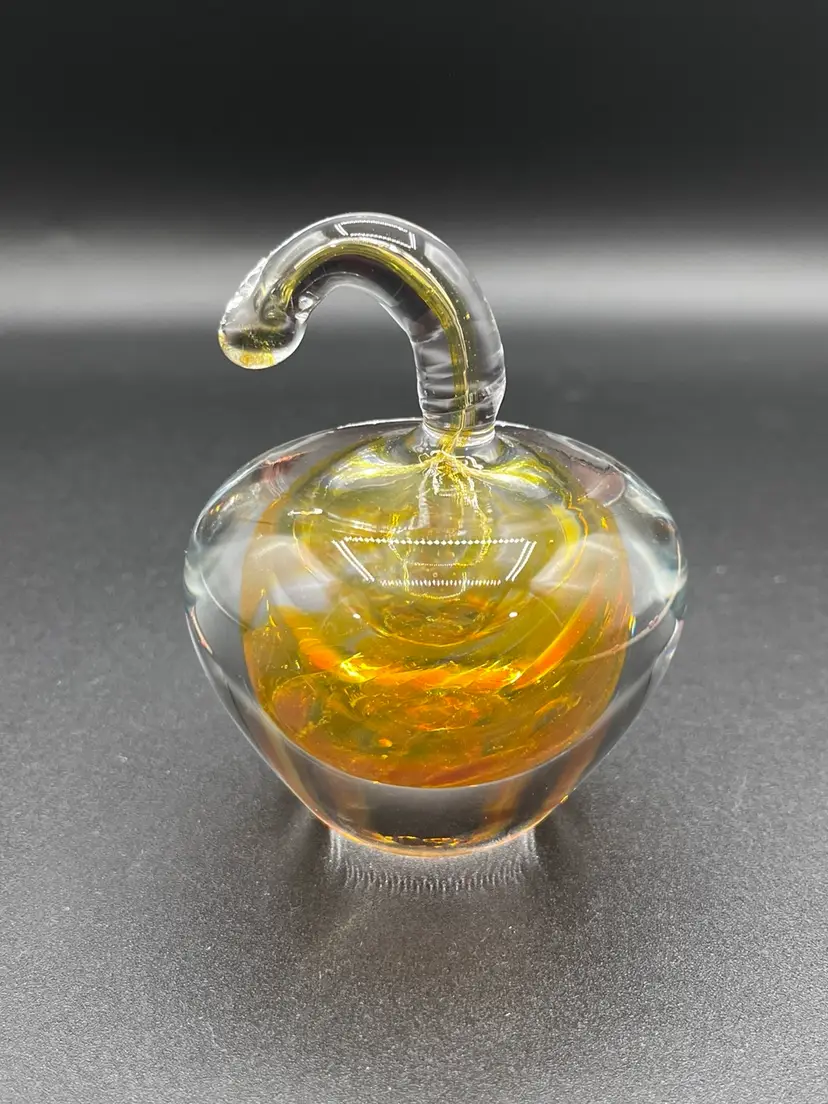 Signed 1987 Golden Amber Yellow Art Glass Apple With Curved Stem 3.5”🍎