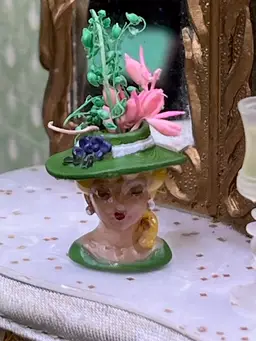 1:12 Miniature Dollhouse Lady Head Vase