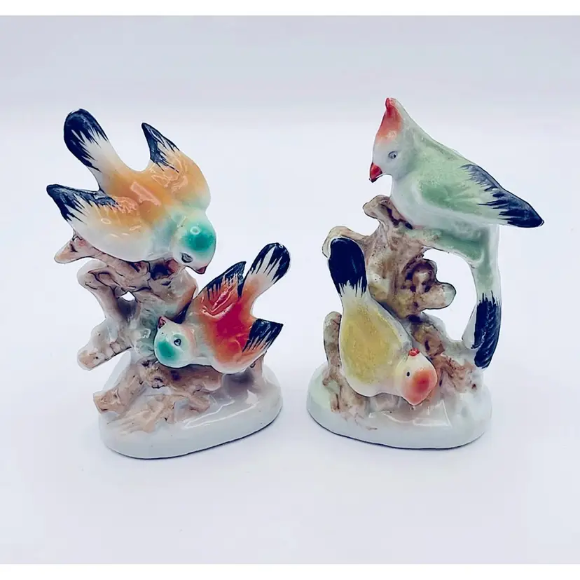 Vintage, bisque, miniature statues with colorful birds! Made in Japan. Sweet!
Excellent Condition!