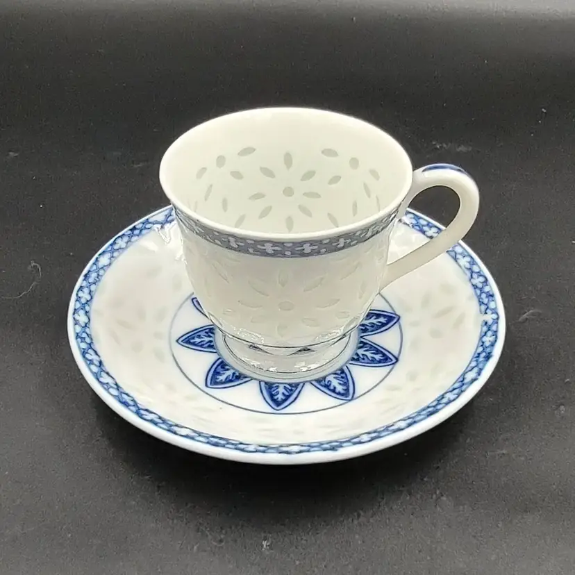 Vtg Blue And White Demitasse Teacup and Saucer Rice Grain Pattern