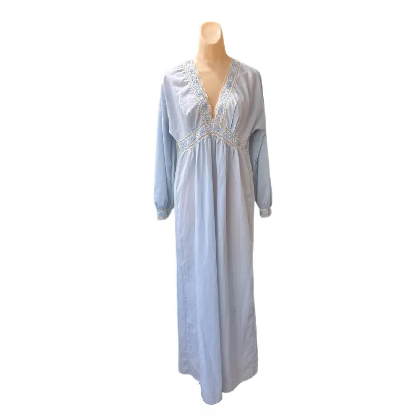 Barbizon Blue Long Sleeve Nightgown Embroidered Trim Blendaire Batiste Fabric Vintage