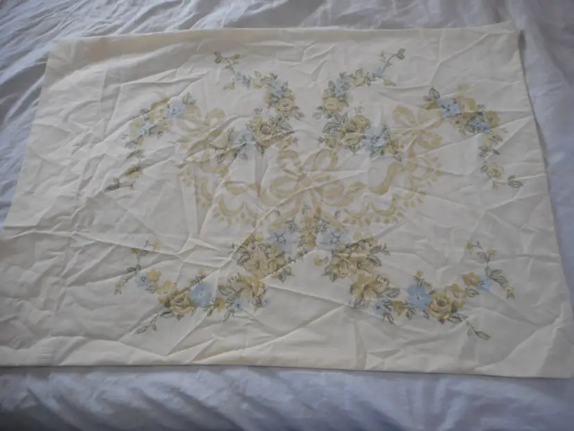 Vintage floral bow cream tan blue 50/50 cotton poly Standard Pillowcase